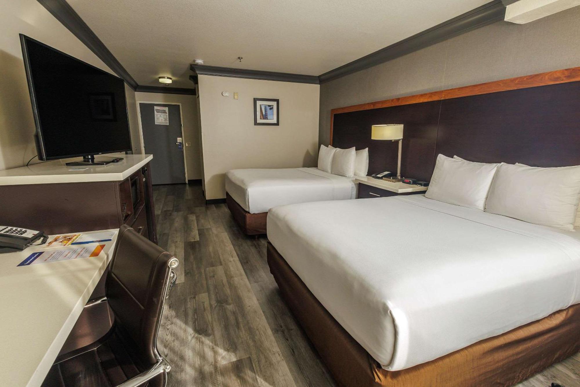 Comfort Inn & Suites Near Universal - N Hollywood - Burbank — Fotos 2